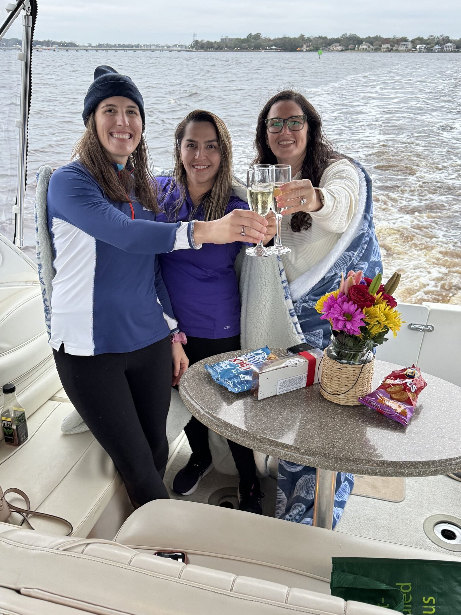 33 footMotor Yacht Cabin
