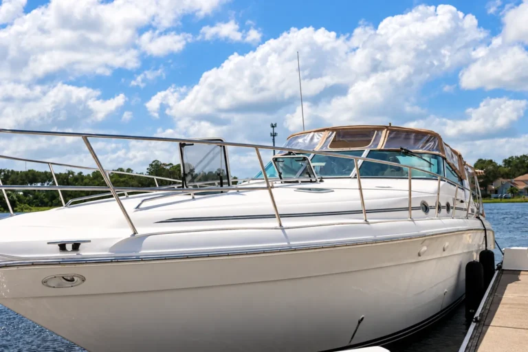 Sea Ray yacht docked at Palm Cove Marina before a yacht charter in Jacksonville